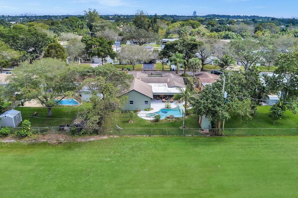 Pool Heat I Firepit And Bbq I 75"Tv I Foosball I 581Mbps Cooper City Exterior foto